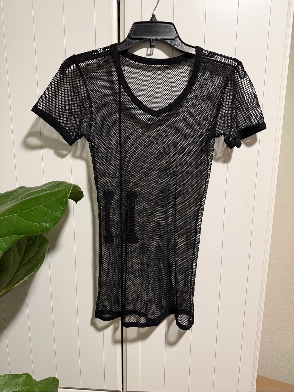 127 - Men's Black Sheer Mesh Shirt- Short Sleeve Tee SZ M